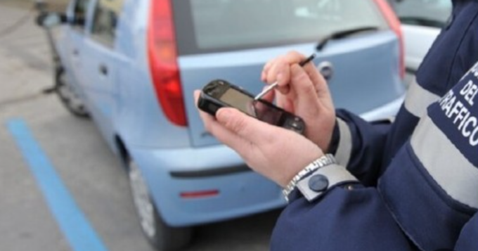 Multato per il finestrino aperto, l’automobilista si sarebbe aspettato un po’ di buon senso dal vigile