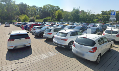 19enne danneggia e depreda 14 auto nel parcheggio di via Tasso usato dallo staff dell'ospedale San Bortolo