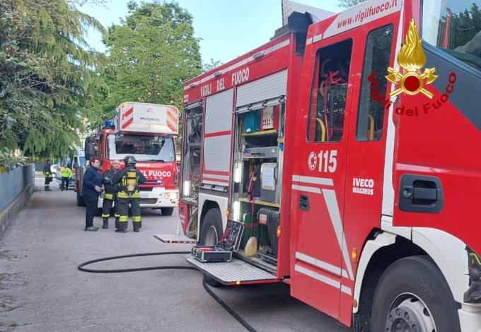 Lavatrice va a fuoco: palazzo evacuato ad Altavilla Vicentina, sei persone intossicate