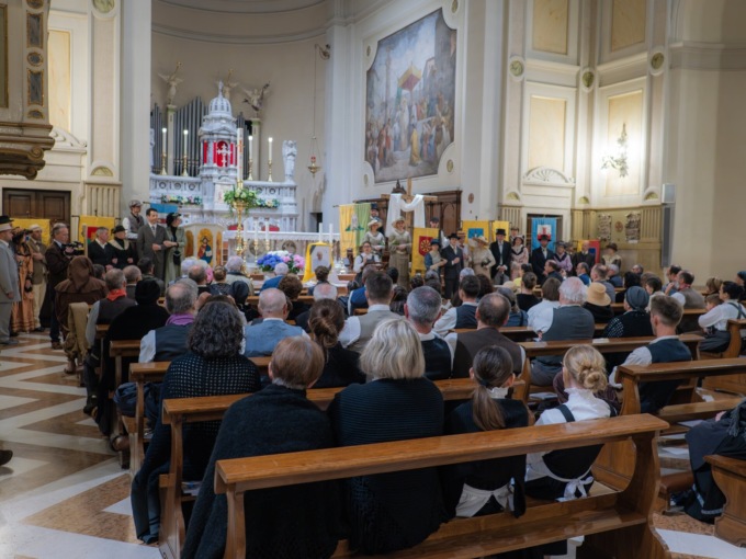 Chiesa gremita per la presentazione