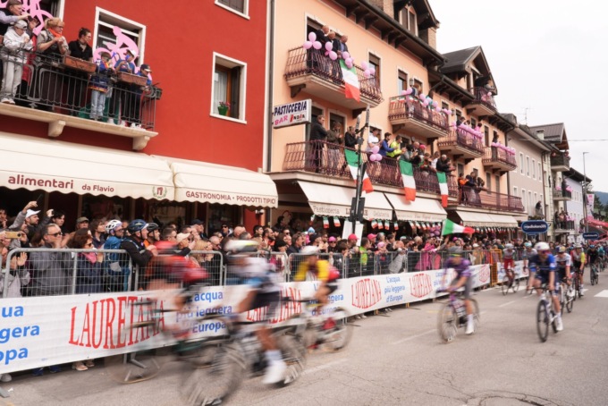 Verona (ma non la città) vince all’arrivo ad Asiago, domani il Giro d’Italia 2025 lascia il Veneto