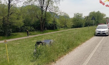 Ben cinque feriti in un incidente stradale tra due autovetture