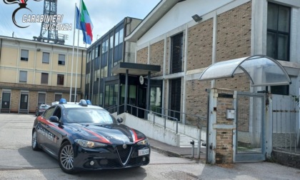 Allontanato da casa, continua ad importunare i famigliari e viene arrestato
