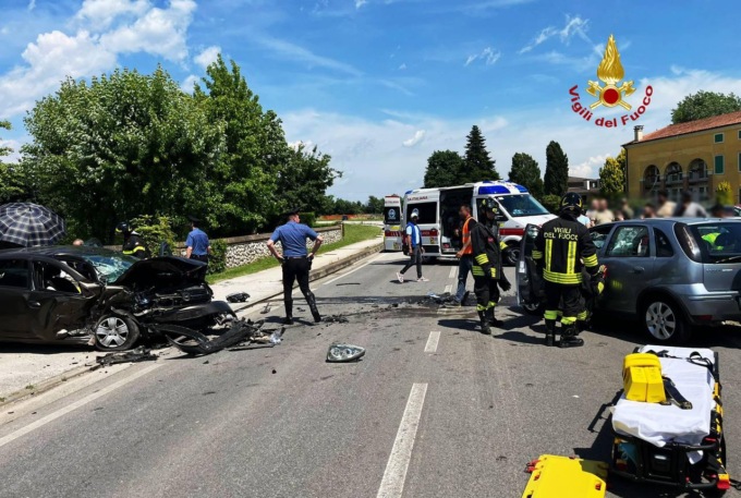 Frontale tra due auto in via Capiterlina a Isola Vicentina