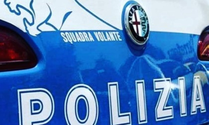 Scappa dalla Polizia, ma viene bloccato: per scamparla nasconde in bocca 62 ovuli di cocaina