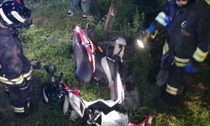 Scooter esce di strada nella notte a Nogarole Vicentino: ci sono due feriti, uno è grave
