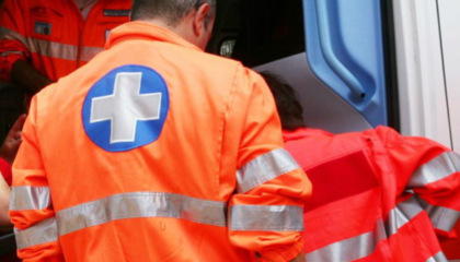 Esce per una passeggiata ma non rientra: la moglie lo trova morto