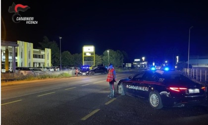 Una rocambolesca fuga in auto finisce... in casa (ai domiciliari)