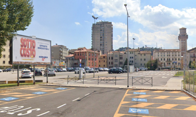 16enne accoltellato al Park Cattaneo si rifugia in un locale per chiedere aiuto con una ferita alla schiena