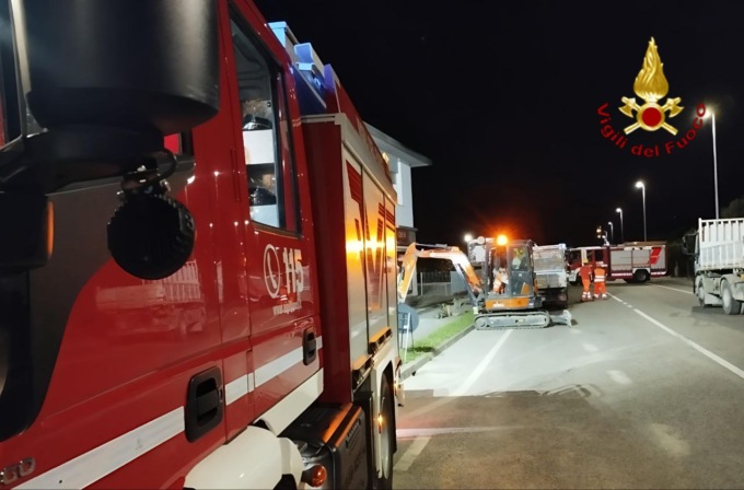 Sostanziosa perdita di metano sulla SS47 a Rosà, strada chiusa fino a che non sarà messa in sicurezza