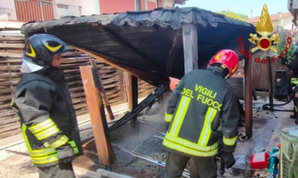 A fuoco il gazebo che abbelliva il terrazzo di casa