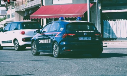35enne ruba uno zaino da un'auto in sosta, rintracciato grazie al GPS del PC