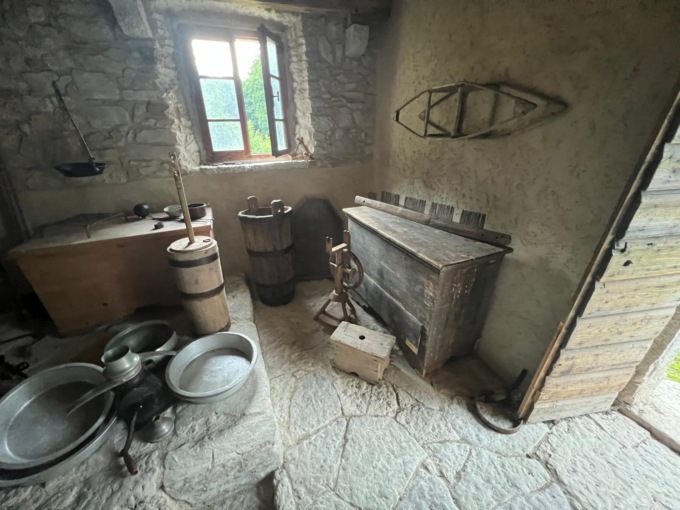 Da Cismon a Cima Grappa con sosta alla scuola del Col del Brocco