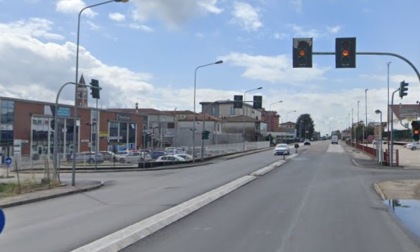 Betoniera investe una anziana in bicicletta: ricoverata in gravi condizioni