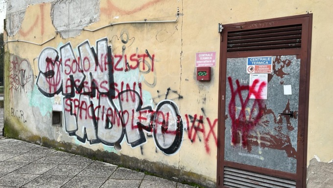 Nella notte tra il 20 ed il 21 luglio, altre scritte no vax contro i medici dell’Ulss Berica
