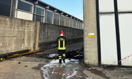 Principio d'incendio sul tetto di una fabbrica a San Vito di Leguzzano