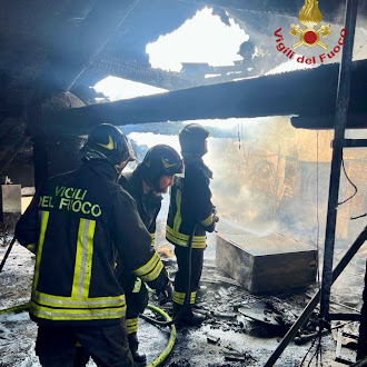 Incendio in una mansarda a Cornedo, una persona intossicata