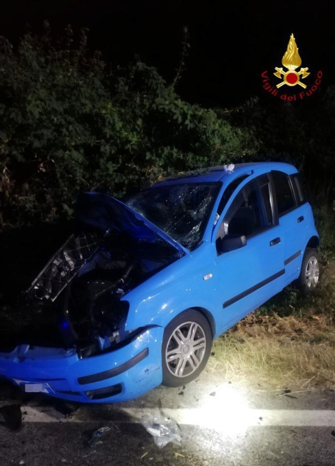 Scontro frontale in piena notte tra due utilitarie a Longare