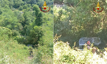 Auto precipita in un dirupo: i Vigili del fuoco si calano per venti metri per salvare una 60enne