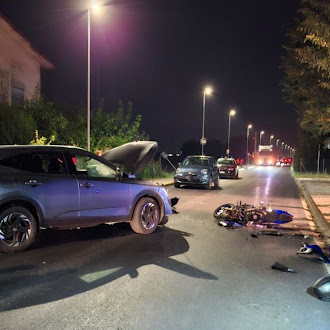 Auto e moto si scontrano nella notte: motociclista all’ospedale