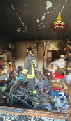 Incendio in appartamento mette i Vigili del fuoco alla prova