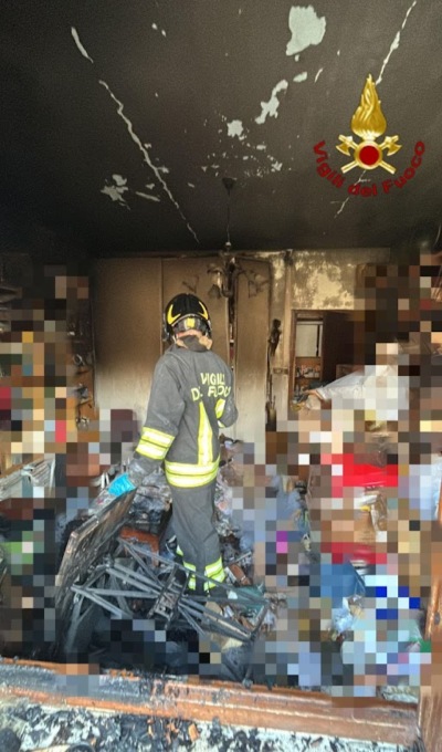 Incendio in appartamento mette i Vigili del fuoco alla prova