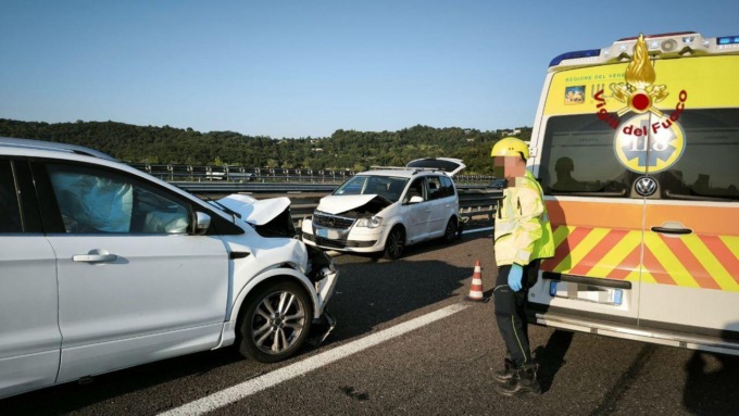 Tamponamento multiplo in autostrada A4: in quattro al pronto soccorso