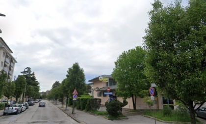 Accoltellato in viale XI Febbraio a Bassano del Grappa, si cerca il responsabile