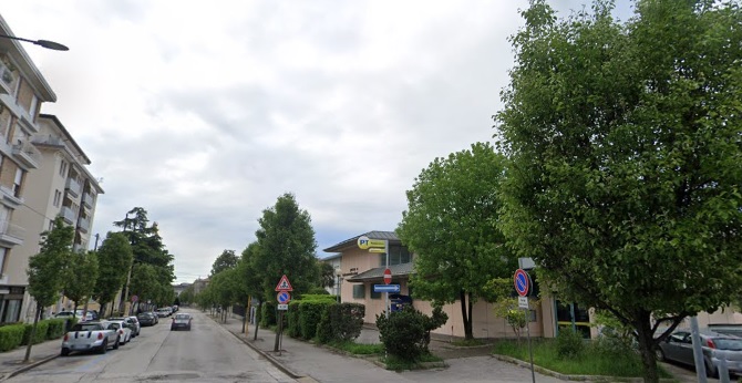 Accoltellato in viale XI Febbraio a Bassano del Grappa, si cerca il responsabile