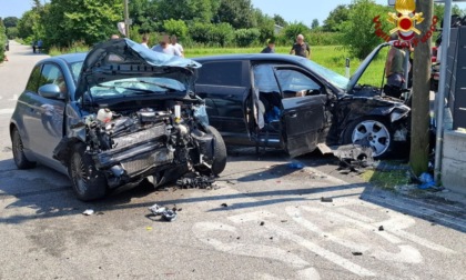 Fiat 500 elettrica e Audi A3 si scontrano a Tezze sul Brenta, tre feriti