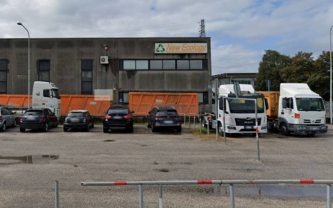 Operaio perde la vita travolto da una balla di materiale