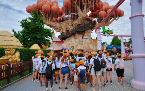 Oltre 100 bambini e ragazzi di case-famiglia a Gardaland, il progetto di OTB Foundation prima del ritorno a scuola