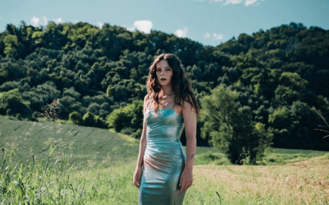 Francesca Michielin si prepara all’Arena con il nuovo singolo “È naturale”