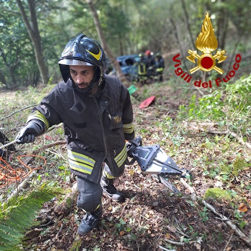 Auto finisce in una scarpata sul monte Summano, ferito un anziano