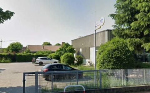 Preso a botte alle poste per aver chiesto un po’ di silenzio