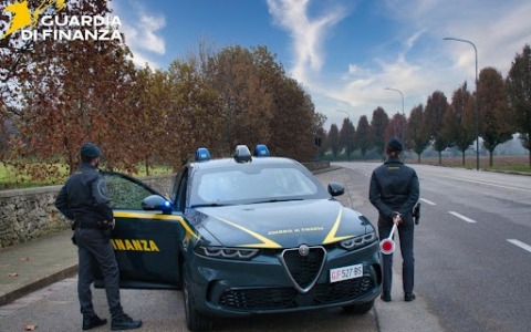 Scoperti dalla Finanza di Schio sette lavoratori in “nero” in una discoteca, un bar e un hotel di lusso