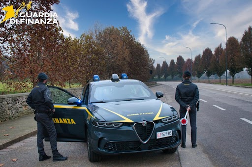 Scoperti dalla Finanza di Schio sette lavoratori in “nero” in una discoteca, un bar e un hotel di lusso