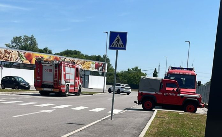 Due studenti di 15 e 17 anni investiti alla fermata del bus a Passo di Riva