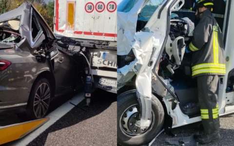 Audi finisce sotto a un camion sull’A4, a causa della coda si scontrano anche due furgoni a 2 km di distanza
