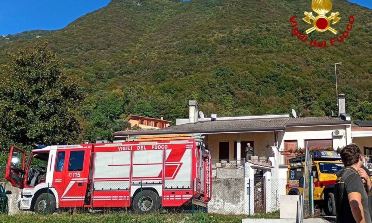 Parapendio precipita a Solagna, giovane incastrata tra i rami di un albero