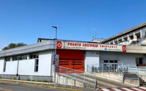 44enne vicentina, abbandonata davanti al pronto soccorso di Desenzano del Grada con tre colpi di pistola in pancia
