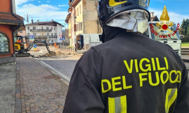 Conduttura del gas danneggiata in centro a Canove durante gli scavi per la posa della fibra ottica