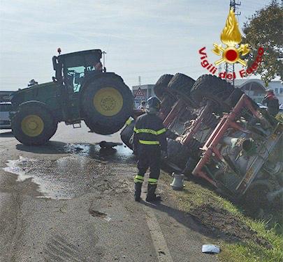 Trattore fuori strada a Sandrigo: intervento dei vigili del fuoco per la bonifica
