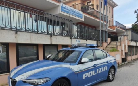 Botte alla moglie, 54enne allontanato da casa e applicato il braccialetto elettronico