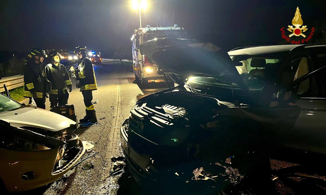 Violento scontro frontale a Montebello Vicentino, tre i feriti
