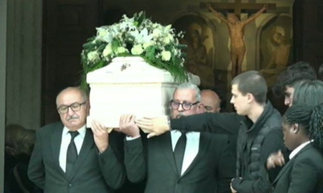 Addio a Riccardo Gemo, il 19enne morto nell’incidente di Asiago: chiesa gremita a Olmo di Creazzo