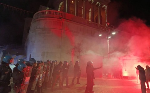 Passeggiata di Forza Nuova e contro-manifestazione antifascista: tensioni e scontri con la polizia a Schio
