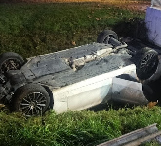 Esce autonomamente di strada e finisce nel fosso