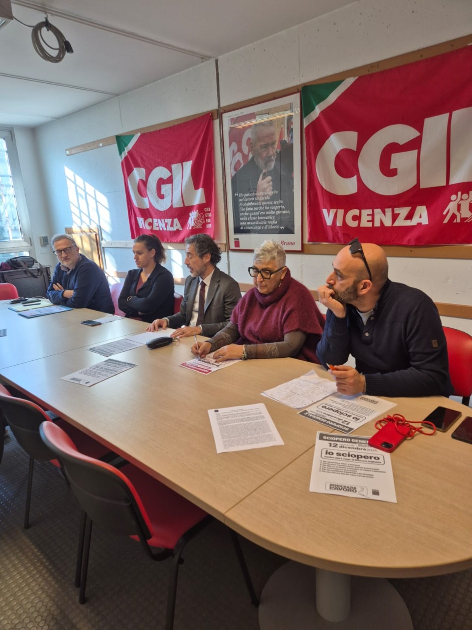 Tutti i comparti della Cgil verso lo sciopero generale del 12 dicembre su trasporti, servizi, poste e casa