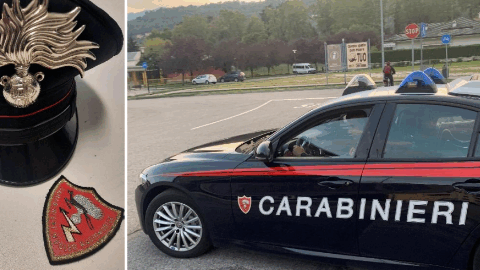 Si toglie il braccialetto elettronico e lo lascia alla madre: 46enne trovato in casa dell’ex a cui non poteva avvicinarsi